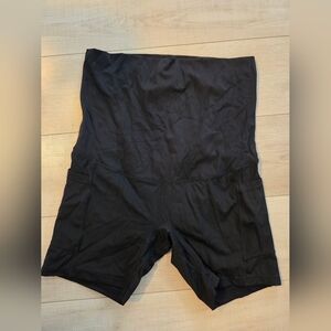 Women's High-Waist Black Maternity Compression Shorts with Pockets